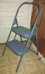 lot 117 image: Samsonite folding step ladder