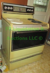 lot 116 image: Retro Sears Kenmore electric range