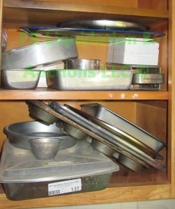 lot 137 image: Assorted baking pans