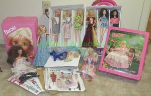 lot 136 image: Barbie assorted items including dolls, clothes, accessories