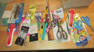 lot 162 image: Quilters rotary cutters and scissors