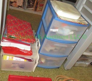 lot 170 image: Assorted sewing & quilting fabrics and patterns