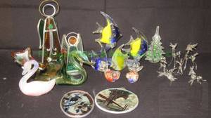 lot 211 image: Assorted glass art collectibles