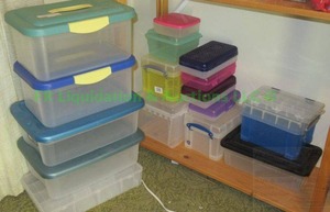 lot 185 image: Assorted plastic storage containers with lids