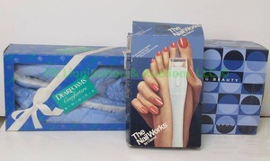 lot 201 image: Dearfoams comforter boots, vanity mirror & Nail works pedicure tool