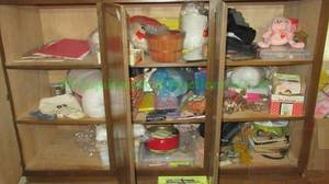 lot 217 image: Assorted decor, sewing notions, quilting accessories and more, generous quantity