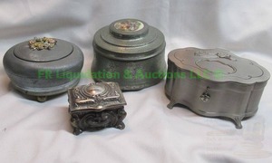 lot 252 image: Vintage and modern musical jewelry boxes including Things Remembered