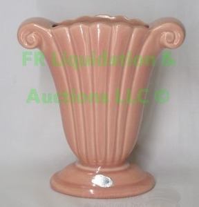 lot 294 image: Vintage Red Wing art pottery vase