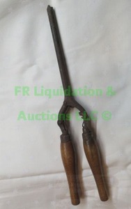 lot 281 image: Antique late 1800s Victorian era curling iron