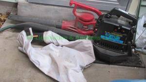 lot 329 image: Craftsman blowervac mulcher & Toro leaf blower