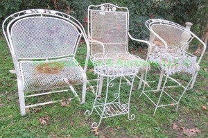 lot 334 image: Vintage iron mesh patio furniture