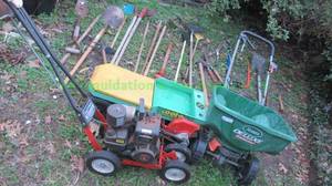 lot 336 image: Trail Mate lawn edger and various gardening tools plus