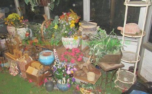lot 318 image: Various planters, plant holders & stands, faux flowers & plants. Genrous quantity