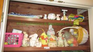 lot 286 image: Assorted Easter decor