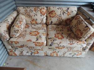 lot 32 image: Flex steel love seat cream and tan color fall dcor blush green recliner chair