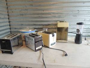 lot 35 image: Oster food processor, 3 toastmaster toasters, drink mixer and Rival crock pot