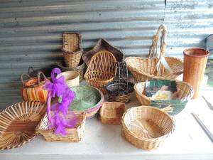 lot 46 image: Large lot of wicker baskets including NEW bread basket, fall, Easter and more