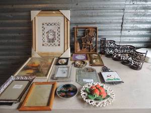 lot 50 image: Decorator pictures for your home. 3 5x picture frames, oval mirror 5x7, 8x10 fall scene by William Thompson and more