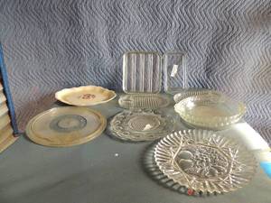 lot 125 image: 2 glass pie plates 4 glass serving platters various  other serving platters