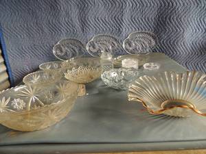 lot 127 image: Various crystal serving platters bowls, glass bowls, coasters and more
