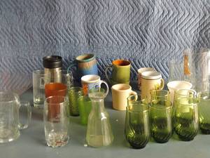 lot 129 image: Various kitchen glasses, beer mugs, coffee cups, tea glasses and more
