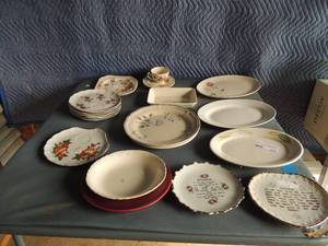 lot 137 image: Various decorative plates, 5 shellpink flower, 1 shellflorida orange plate, Johnson brosHarvest Time Tea Plates x 2, 1 cup 2 med size square saucers, oval rose plate mother plate.