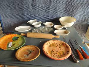 lot 140 image: Mixing bowl, rolling pin,, gravy boat, creamer, 2 taco plates, 3 hand painted kitchen plates for dcor only, glass citrus juicer