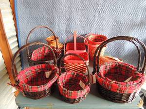 lot 150 image: Very large lot of varied size, color, shapes of baskets  NEW