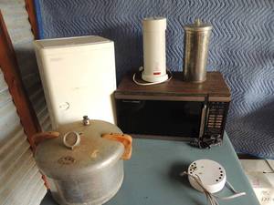 lot 152 image: 12 gallon foot push white trash can, space saver Tappan microwave unknown working order national pressure cooker Mr. Coffee Ice Tea maker and more