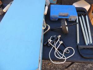 lot 69 image: Exercise lot- push up wheel, sit up bench, box of hand weights