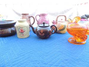 lot 83 image: Amber glass Turkey candy dish with lid,  Fall color turkey candy dish ceramic, brown leaf tea pot, 3 pottery vases brown pottery dcor bowl Roseville
