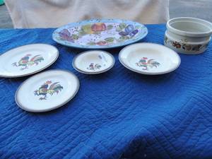 lot 88 image: Very large  black forest fruits 18 oval platter, Wedgwood fruit design bowl, Rooster Poppy trail dishes by MetLox plate bowl saucer dessert bowl 4 total