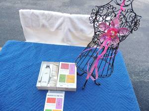 lot 99 image: small metal dress stand,   singer monographers NIB ( use with 750 series)