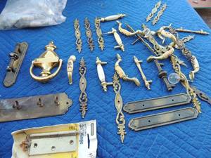 lot 118 image: Hardware- cabinet door handles, 3.5 hinges, key hanger, doorknocker