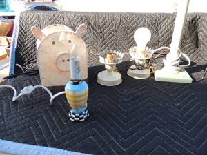 lot 201 image: Big lamp small checker design nightlight lamp, 2 metal lamps, music lamp with shade but shade needs repair