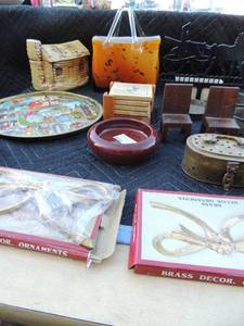 lot 214 image: Orange blown glass purse, cement coasters x 4 with stand (one broken) 25 year balloon fiesta 2 mini chairs for doll house very vintage metal cookie cutters in a metal can x 7, 2 brass christmas ribbon glasshouse with removeable top