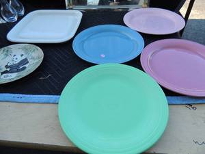 lot 222 image: Glass mirror centerpiece     white square platter    dynasty quala bear plate    5 Homer Loghlin China green plates Fiesta    nancy Calhoun plates x 3  1 light blue 1 rose pink, 1 dark rose