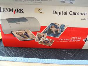 lot 229 image: Lexmark233 Digital Camera and printer value pack Z33 color jet printer 2400 dpi also misc. Computer pieces like mouse and wiring