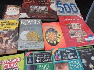 lot 238 image: Collectors books for glass porcelain post cards, pottery, alladin lamps and more