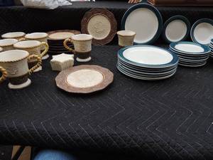 lot 246 image: Totally Today- DISHES  -, Dinner plates  X 8, 8  bowls, 8 SAUCERS   CERTIFIED INTERNATIONAL DISH SET - 8 COFFEE CUPS  & 8 DESSERRT PLATES