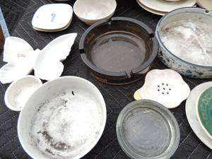 lot 250 image: Lot of ashtrays- small medium and large, different shapes and assorted colors