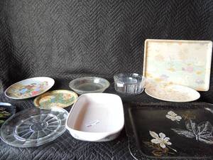 lot 254 image: Very large tin platter, 9x13 correll stoneware oven bake clear glass platter, 2 pyrex baking dishes, 2 glass mixing bowls, Golden meadow ironstone flower dcor oval platter