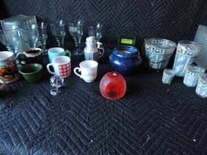 lot 265 image: Glass Ice bucket and matching cups no brand, Violet planter 1999, various coffee mugs 6 glass champagne flutes