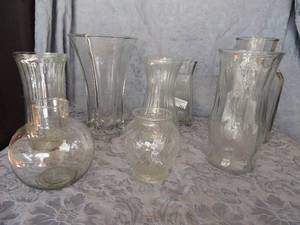 lot 292 image: 2 various clear glass flower vases very sizes