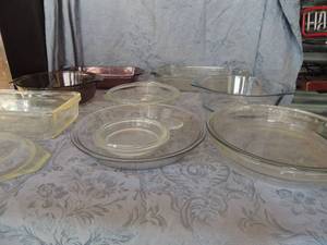 lot 294 image: 1.5 quart pyrex oven pans glass  X2,  various pyrex pie plates, 2 round pyrex baking dishes for casseroles and more