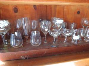 lot 304 image: Lot of large and small wine and champagne glasses , stackable star coffee cups and more