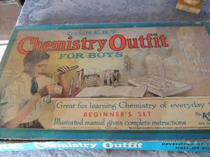 lot 307 image: Vintage 1936 Gilbert Chemistry Outfit Lab Science Set For Boys   set in box
