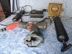 lot 314 image: Tool lot includes a grease guns, electric plug, skil 12 volt drill andd more