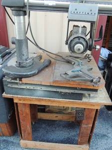 lot 322 image: Craftsman table saw - older model -- has a 45degree corner   clamp  - was used for framing