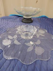lot 341 image: rosebud chip and dip tray large glass bowl with stand